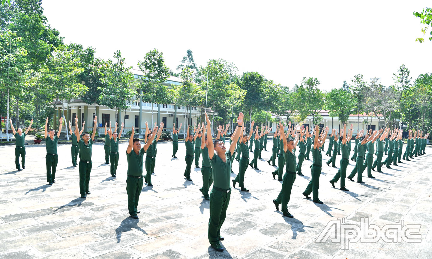 Và tham gia luyện tập bài thể dục buổi sáng.
