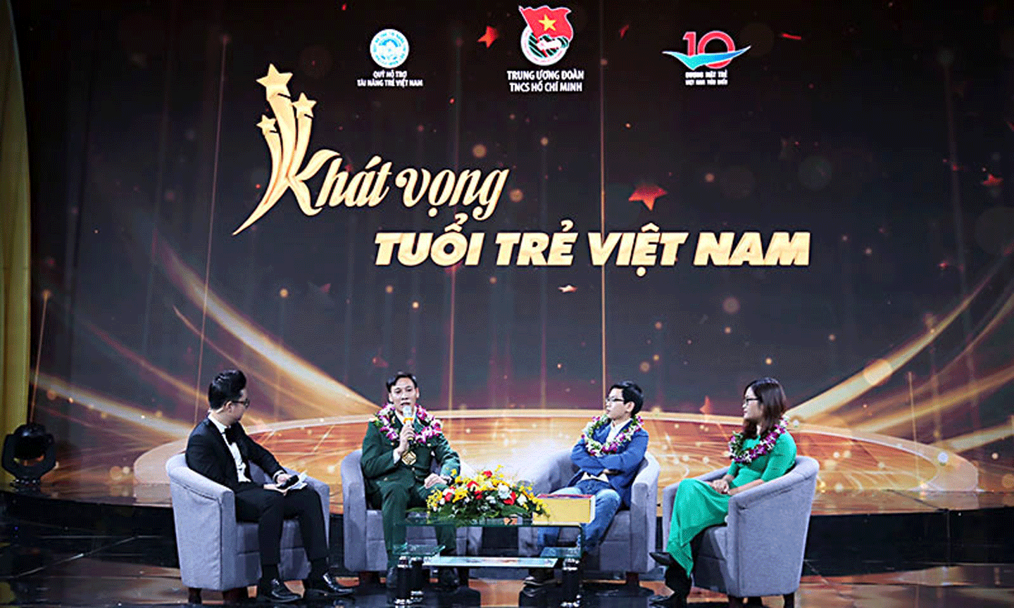 Thiếu tá Trần Việt Hải (Đại đội trưởng Đại đội 8, Tiểu đoàn 3, Lữ đoàn 201, Binh chủng Tăng thiết giáp), người đã tiêu diệt 5/5 mục tiêu, giúp toàn đội Việt Nam giành HCV Army Games 2020 tại LB Nga, chia sẻ cảm xúc tại buổi lễ.