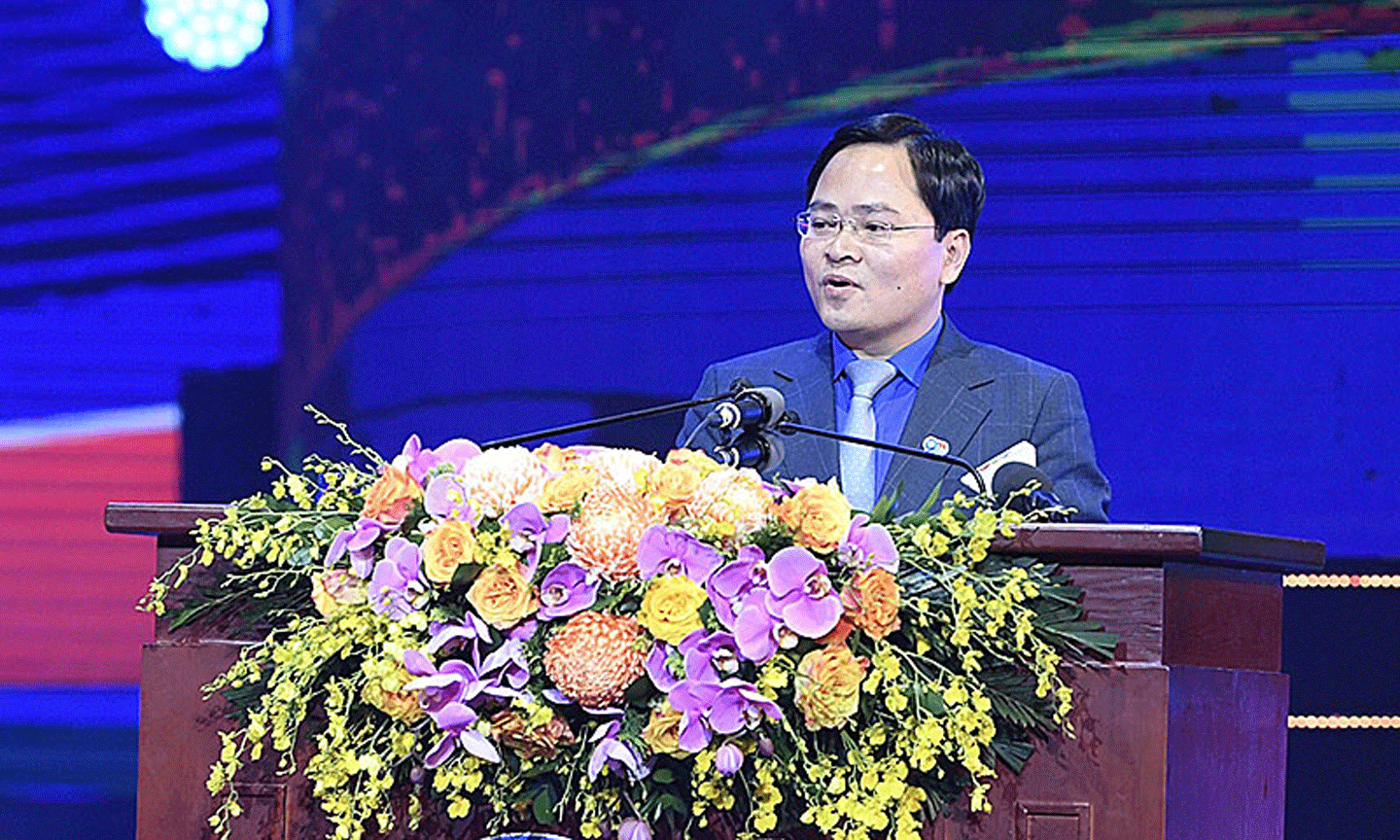 Bí thư Thứ nhất TƯ Đoàn TNCS Hồ Chí Minh Nguyễn Anh Tuấn đọc diễn văn khai mạc buổi lễ.
