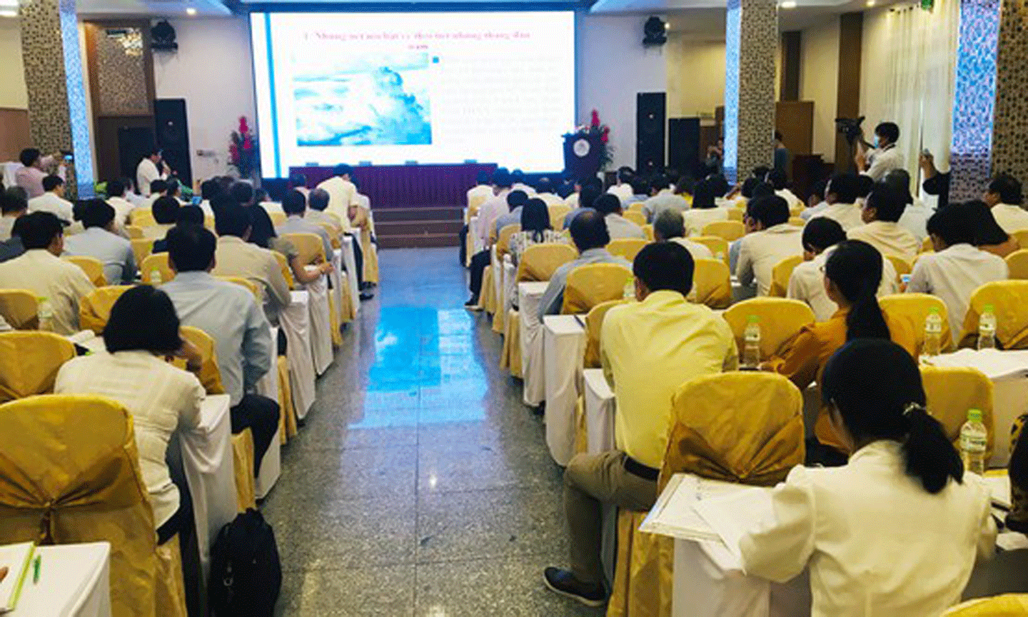 Hội nghị sơ kết sản xuất trồng trọt vụ đông xuân 2020-2021, triển khai sản xuất vụ hè thu, thu đông, mùa năm 2021 vùng Nam bộ, tại Cần Thơ, sáng 24-3-2021. Ảnh: CAO PHONG