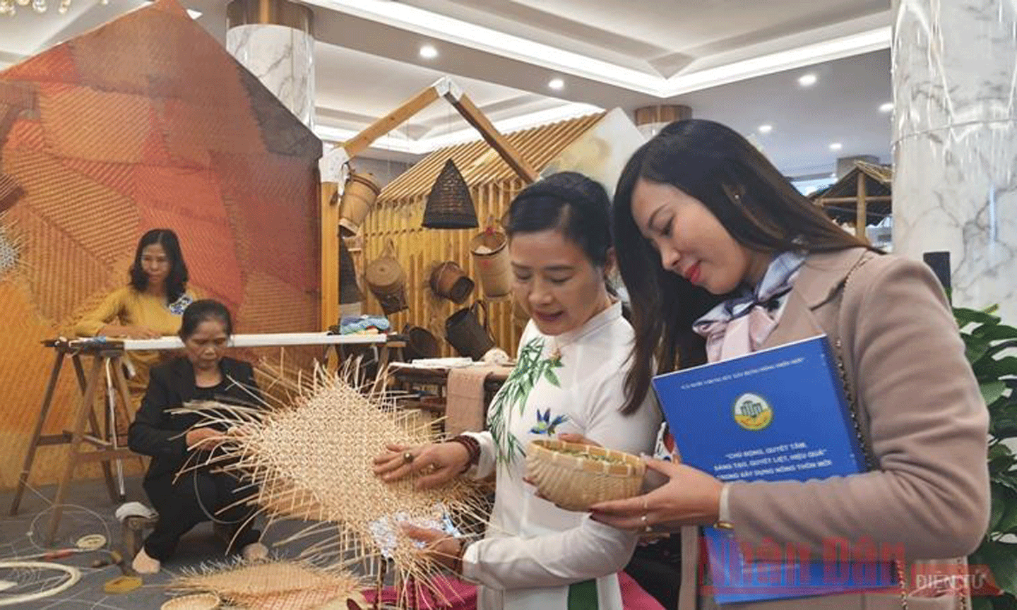 Các sản phẩm OCOP góp phần tăng thu nhập cho người dân. 