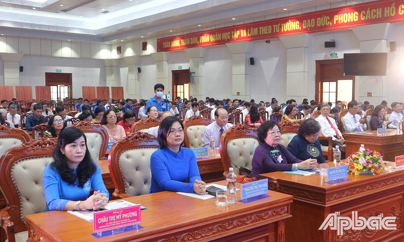 Đại biểu tham dự buổi lễ