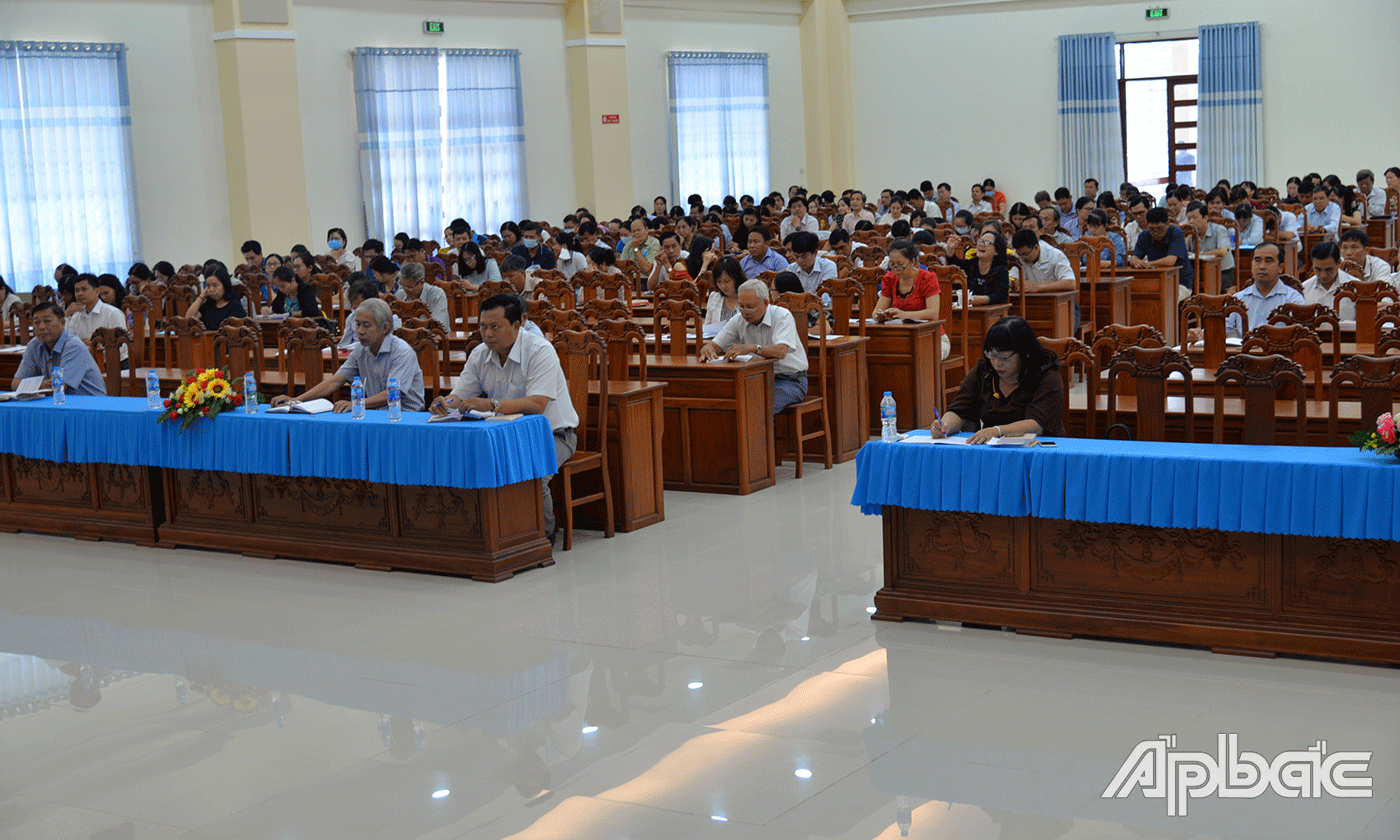 Quang cảnh tại điểm cầu Trường Chính trị tỉnh Tiền Giang.