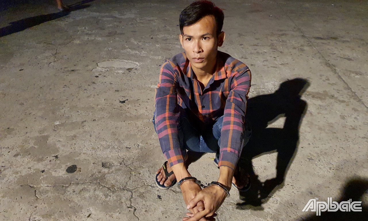 Thanh bị cảnh sát bắt giữ.