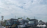 Hàng ngàn phương tiện nối đuôi nhau trên Quốc lộ 1