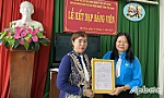 Kết nạp đảng viên mới tại Khu công nghiệp Tân Hương