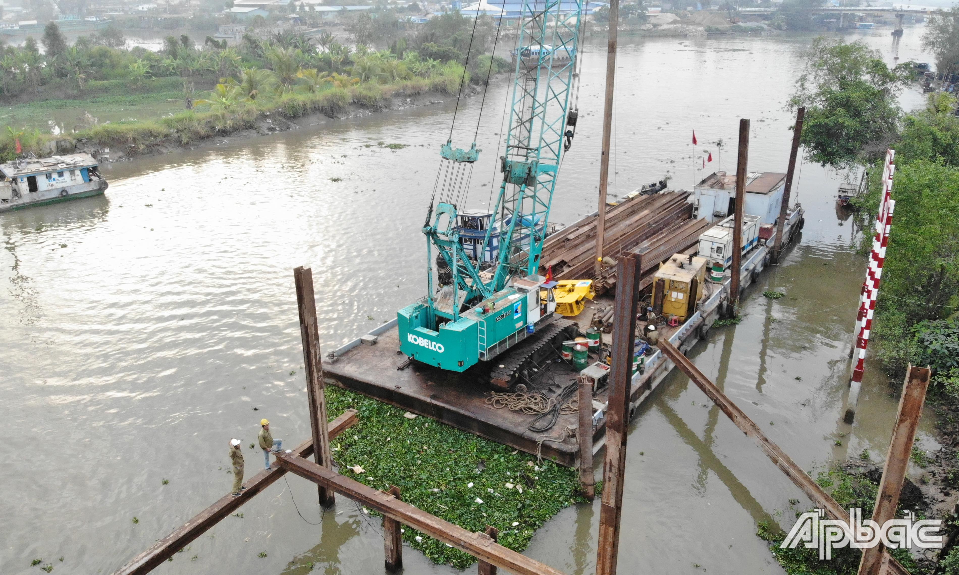 Đập thép trên kinh Nguyễn Tấn Thành được tỉnh Tiền Giang chủ động đắp trong năm 2021.