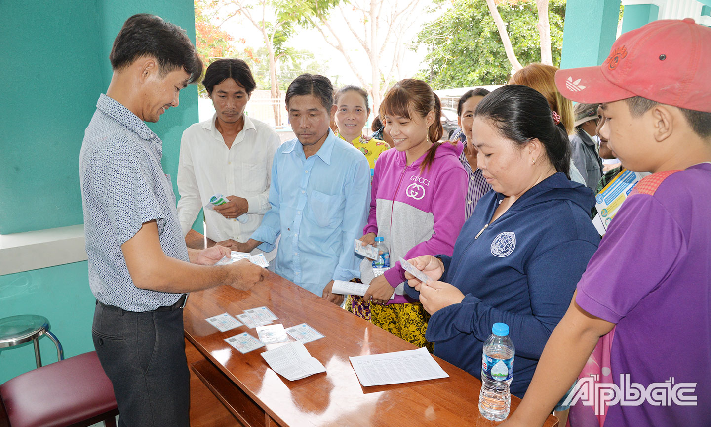 BHXH đẩy mạnh thông tin, truyền thông bằng nhiều hình thức, giúp người dân hiểu và tự nguyện tham gia BHYT tự nguyện, BHYT hộ gia đình.
