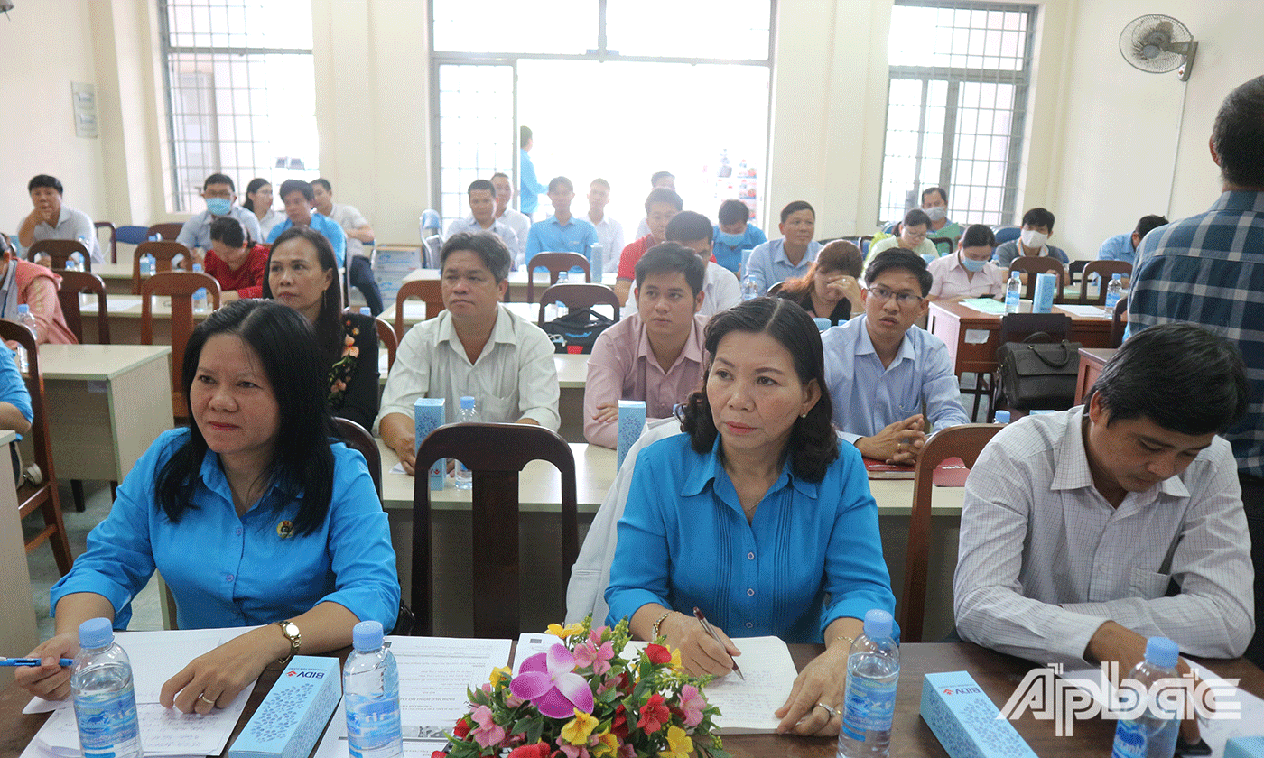 Đại biểu tham dự hội nghị