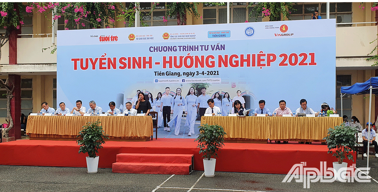 Quang cảnh buổi tư vấn. 