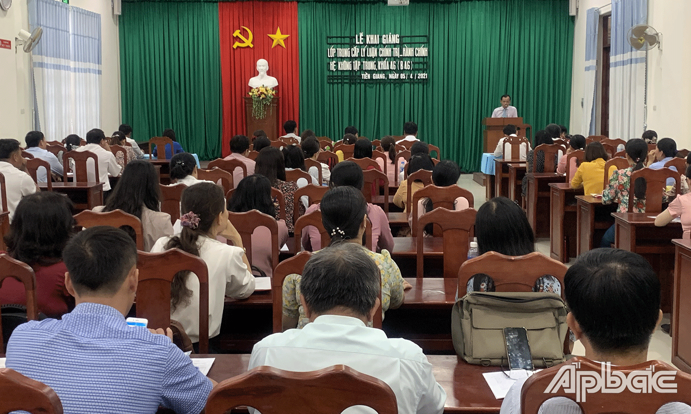 Quang cảnh lễ khai giảng.
