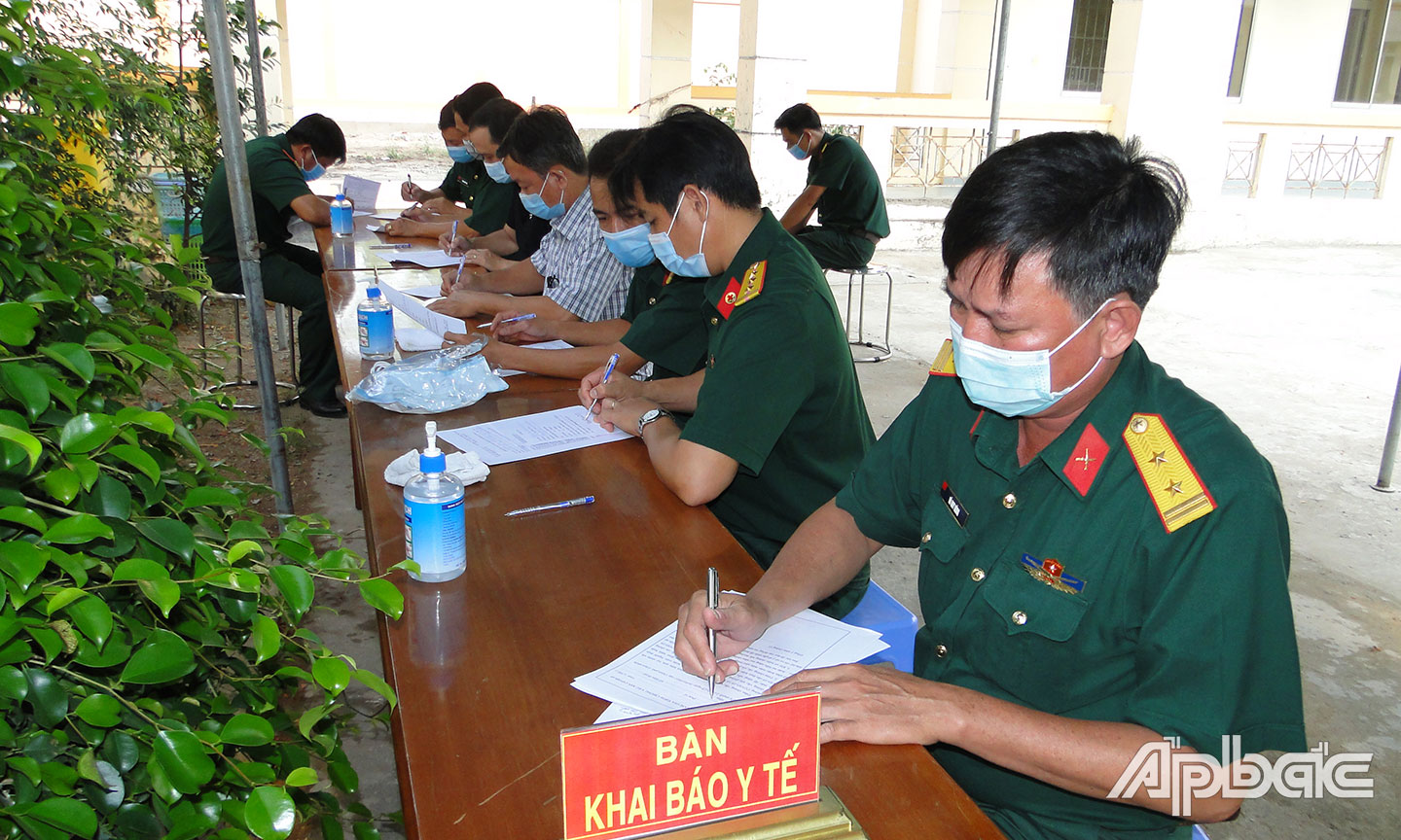 Khai báo y tế trước khi tiêm chủng.