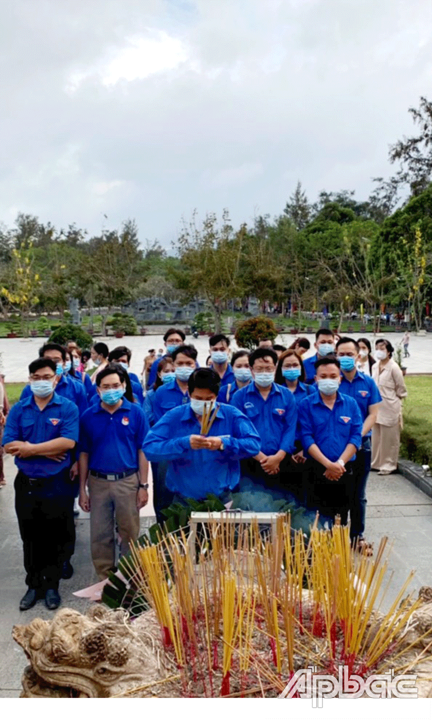Tuổi trẻ Khối cơ quan và doanh nghiệp Tiền Giang hành trình về Côn Đảo.