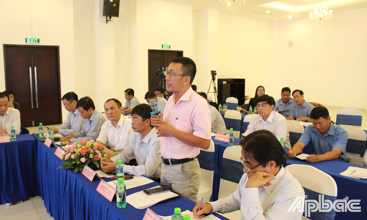 Đại biểu phát biểu ý kiến. 
