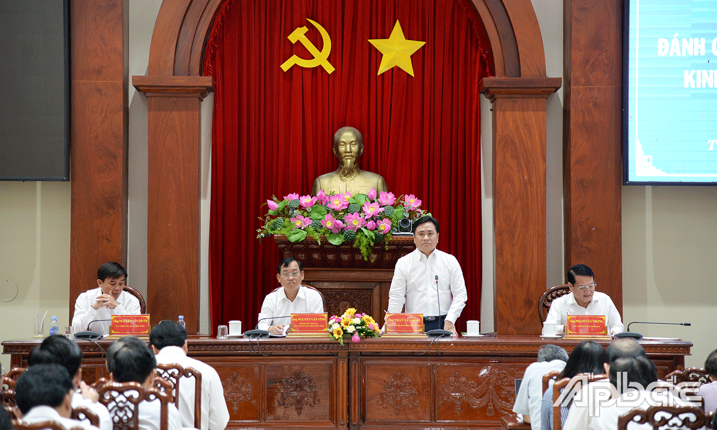 Đồng chí Trần Văn Dũng, Phó Chủ tịch Thường trực UBND tỉnh Tiền Giang phát biểu tại hội nghị.