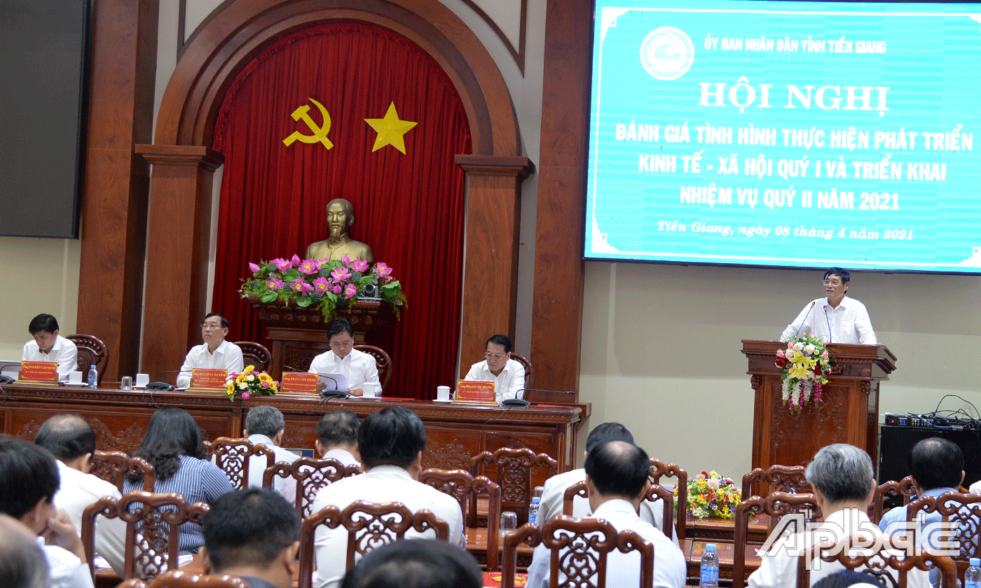 Các đại biểu phát biểu tại hội nghị.