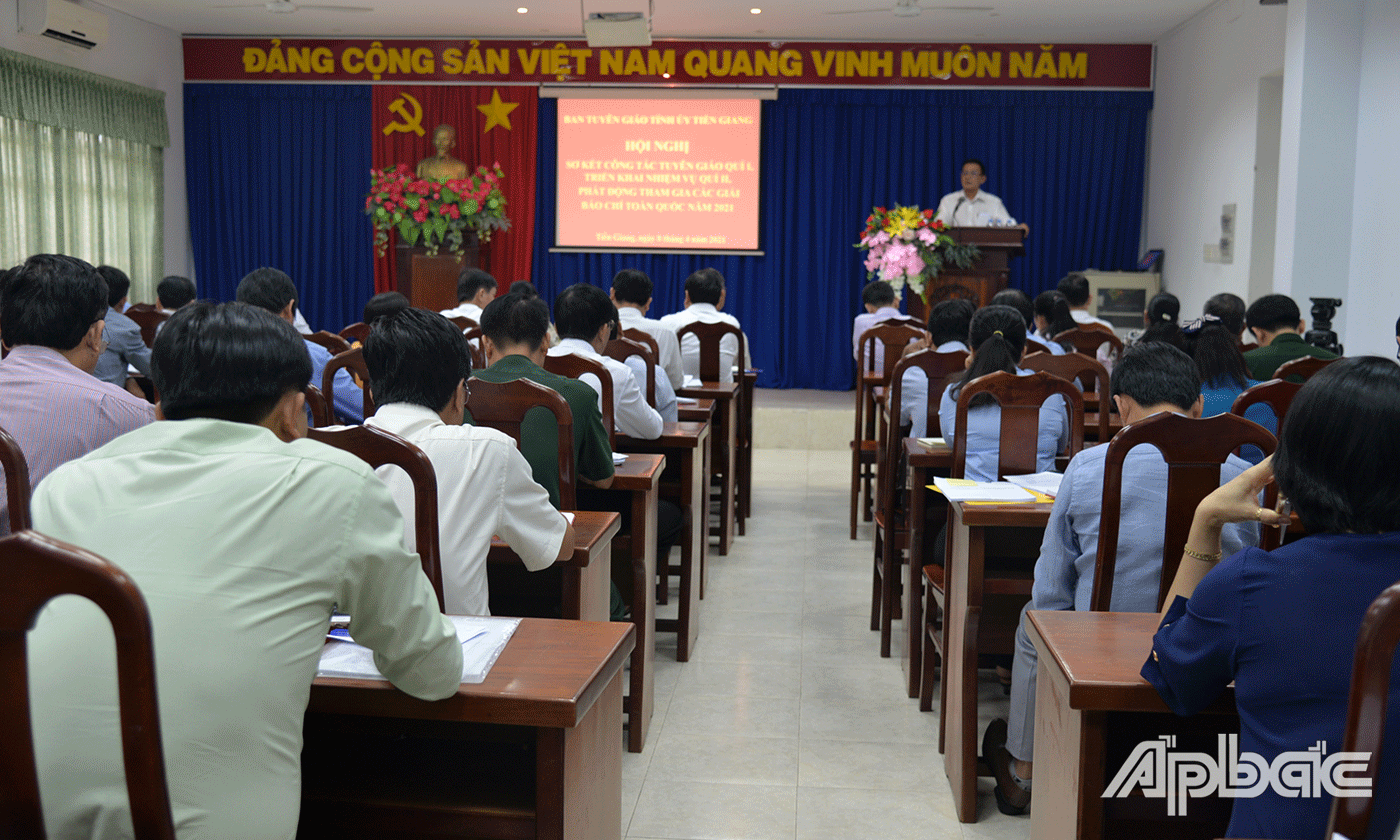Đại biểu phát biểu tại hội nghị.