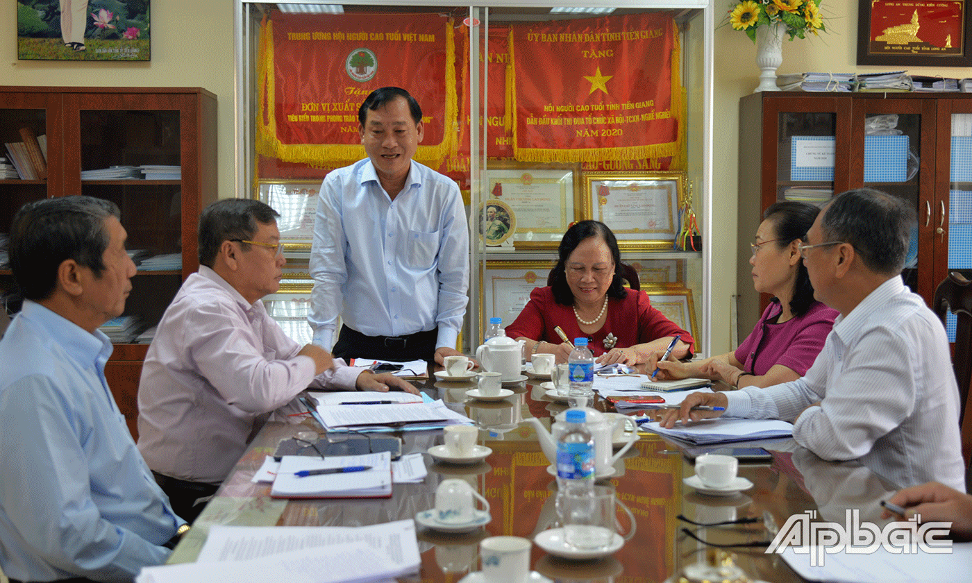 Chủ tịch UBND tỉnh Nguyễn Văn Vĩnh phát biếu tại buổi làm việc.