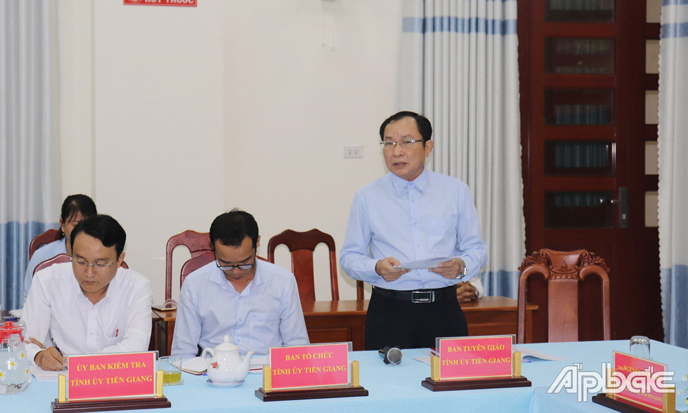 Phó Trưởng Ban Tuyên giáo Tỉnh ủy Tiền Giang Lê Văn Tý đóng góp ý kiến tại hội thảo.