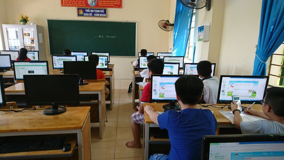 Các em học sinh thi chung kết quốc gia Violympic.