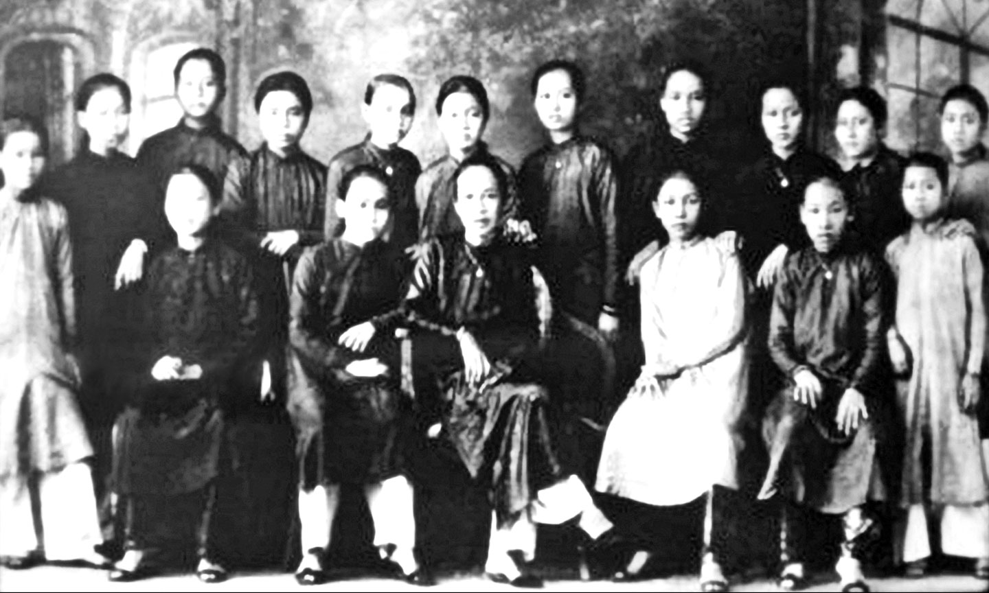 Gánh hát Đồng Nữ Ban.