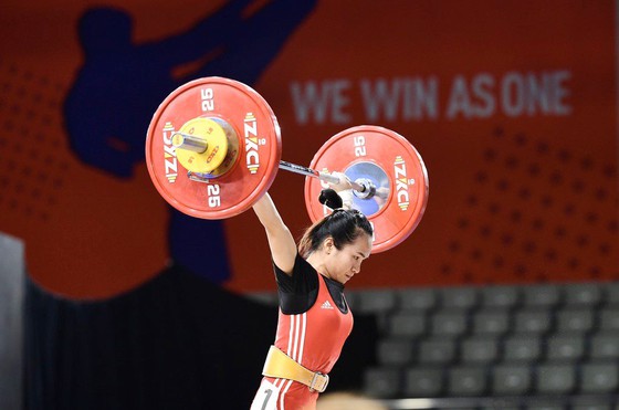 Nữ lực sĩ Vương Thị Huyền sẽ cùng các đồng đội sang Uzbekistan tranh vé Olympic.