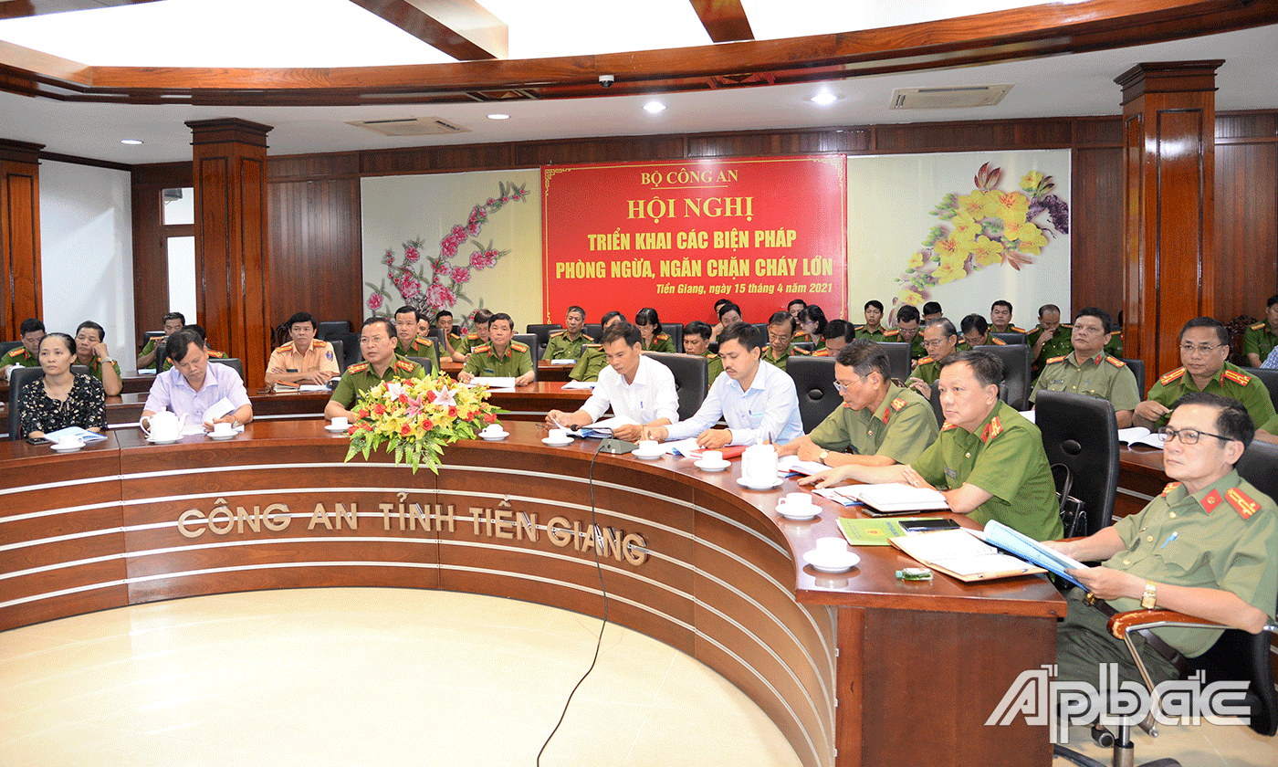 Quang cảnh tại điểm cầu Tiền Giang.