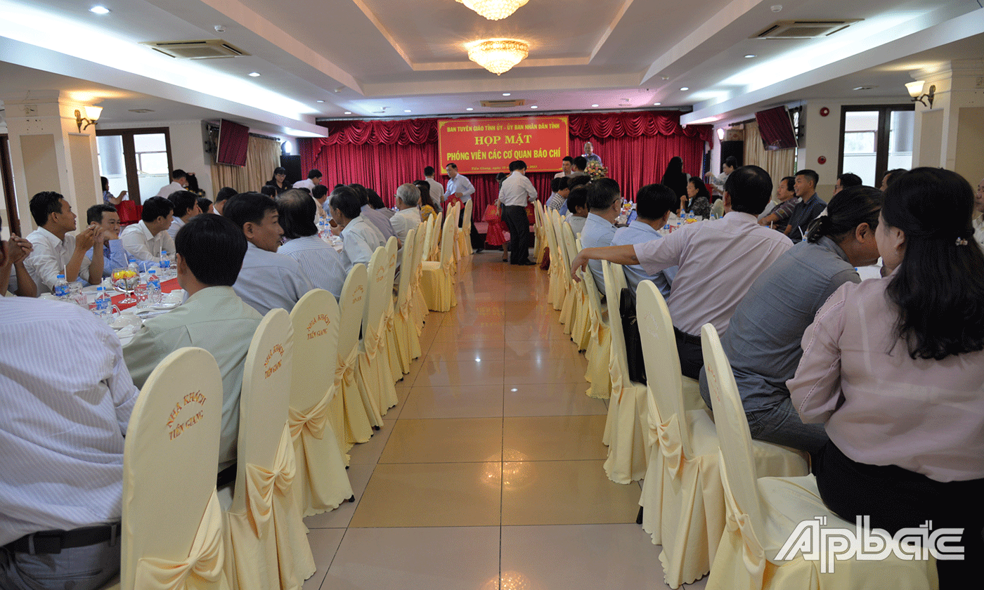 Quang cảnh buổi họp mặt.