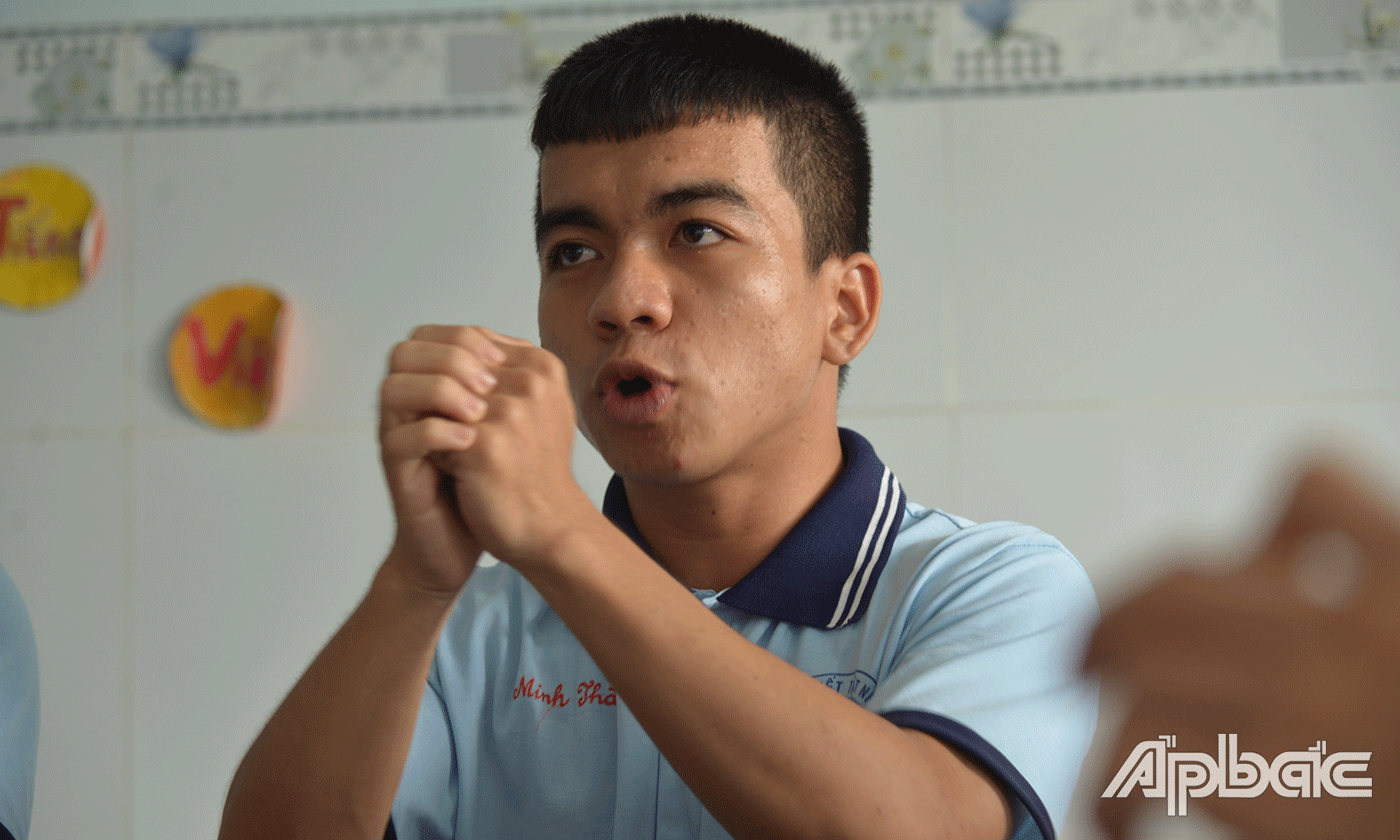 Nhìn các em tiến bộ lên từng ngày chính là niềm hạnh phúc của các sơ, thầy cô giáo nơi đây.