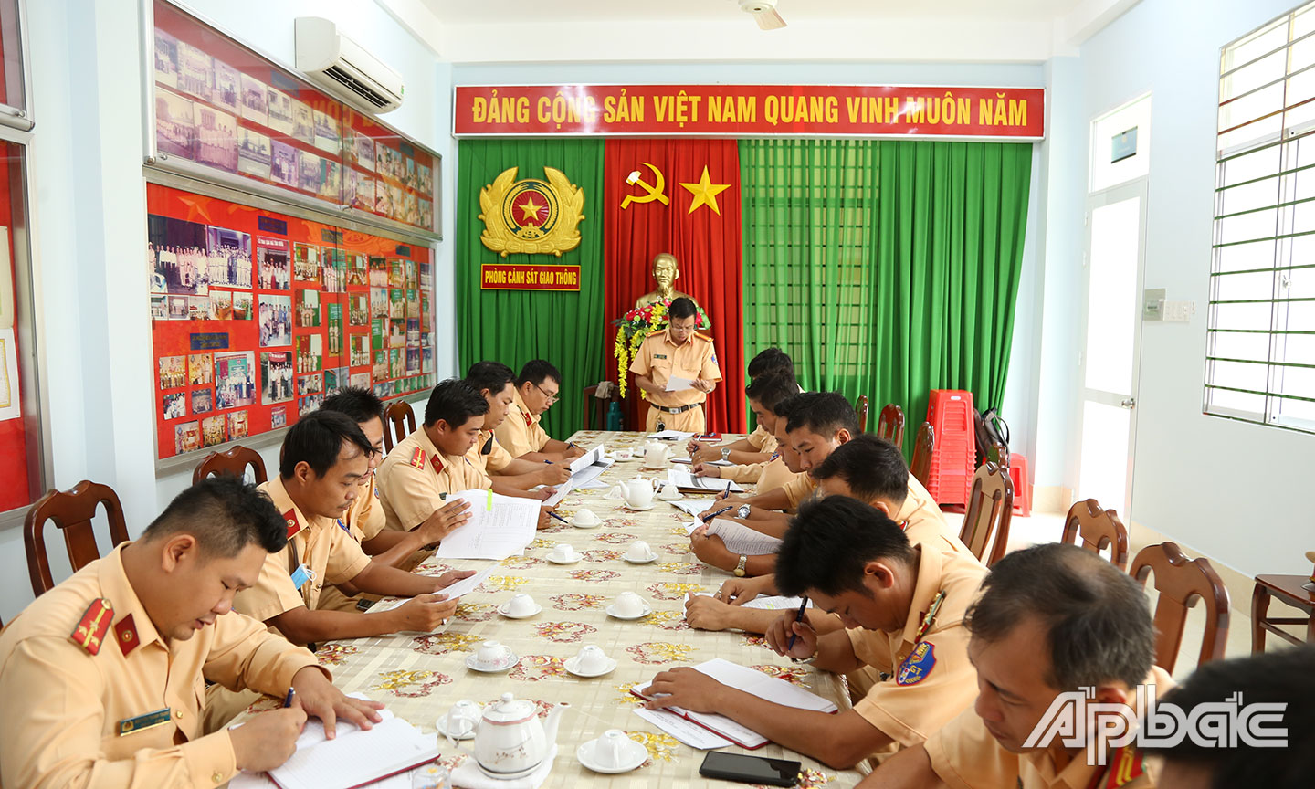 Phòng CSGT triển khai thực hiện cao điểm.