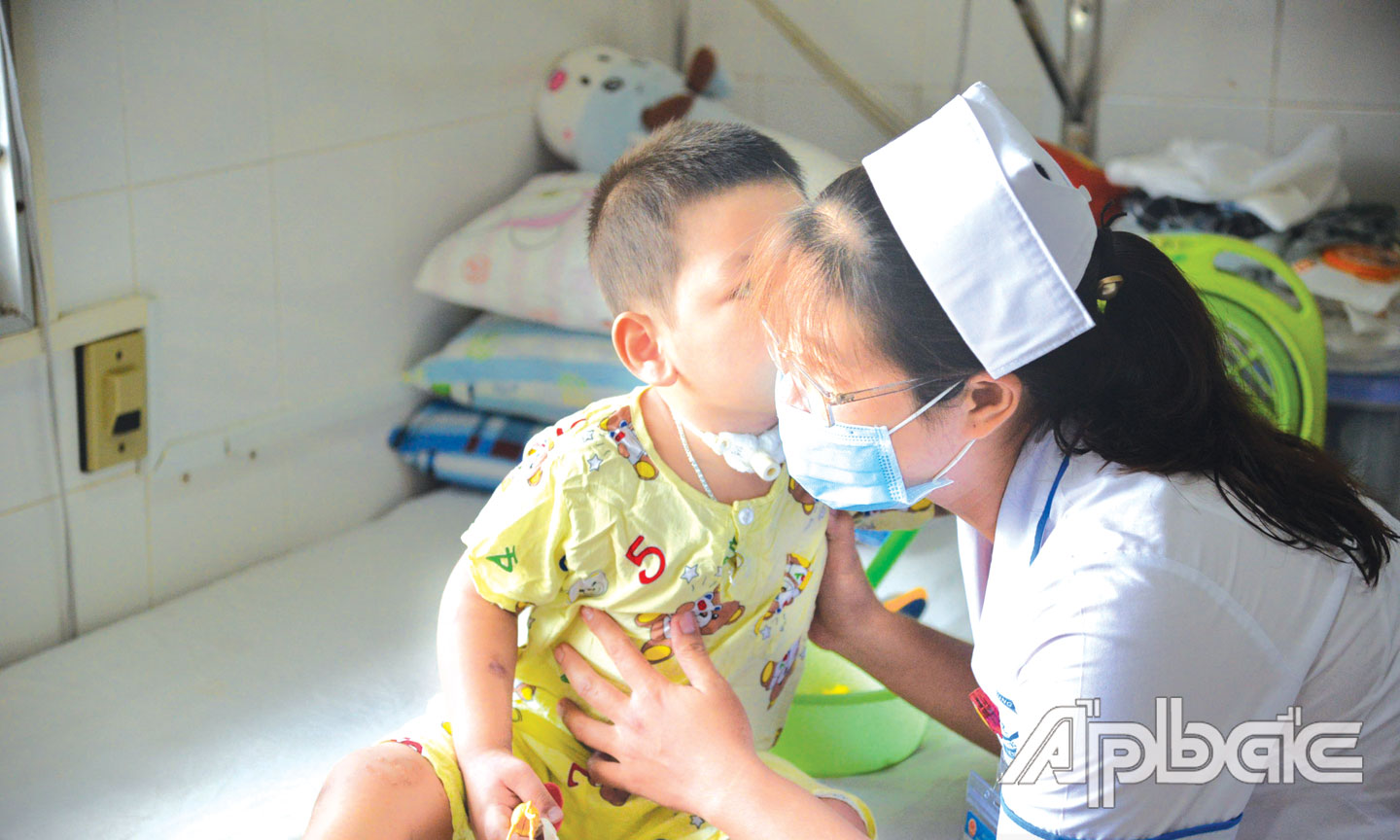 Tình yêu thương của bé Đạt dành cho thầy thuốc của Khoa Hồi sức tích cực - Chống độc Nhi.