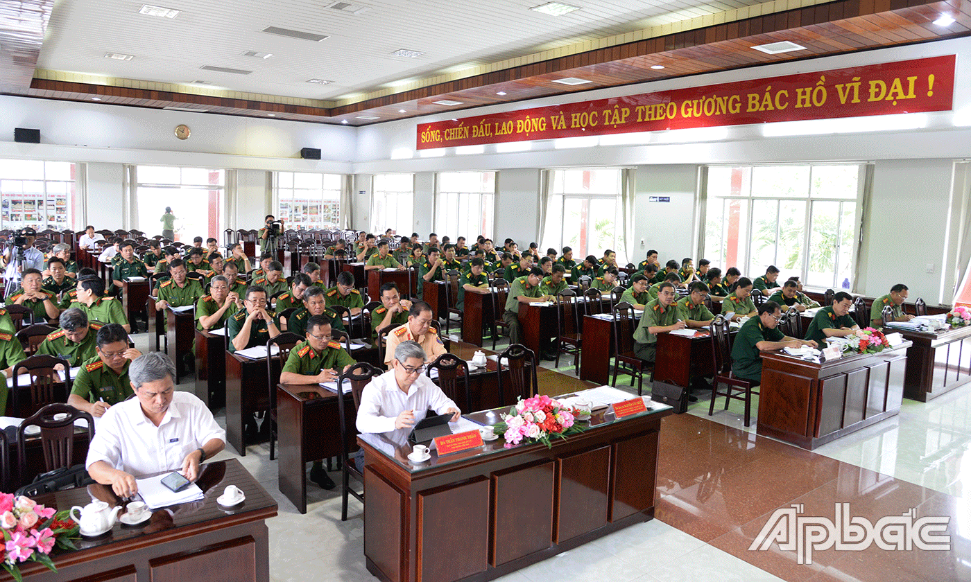 Quang cảnh hội nghị.