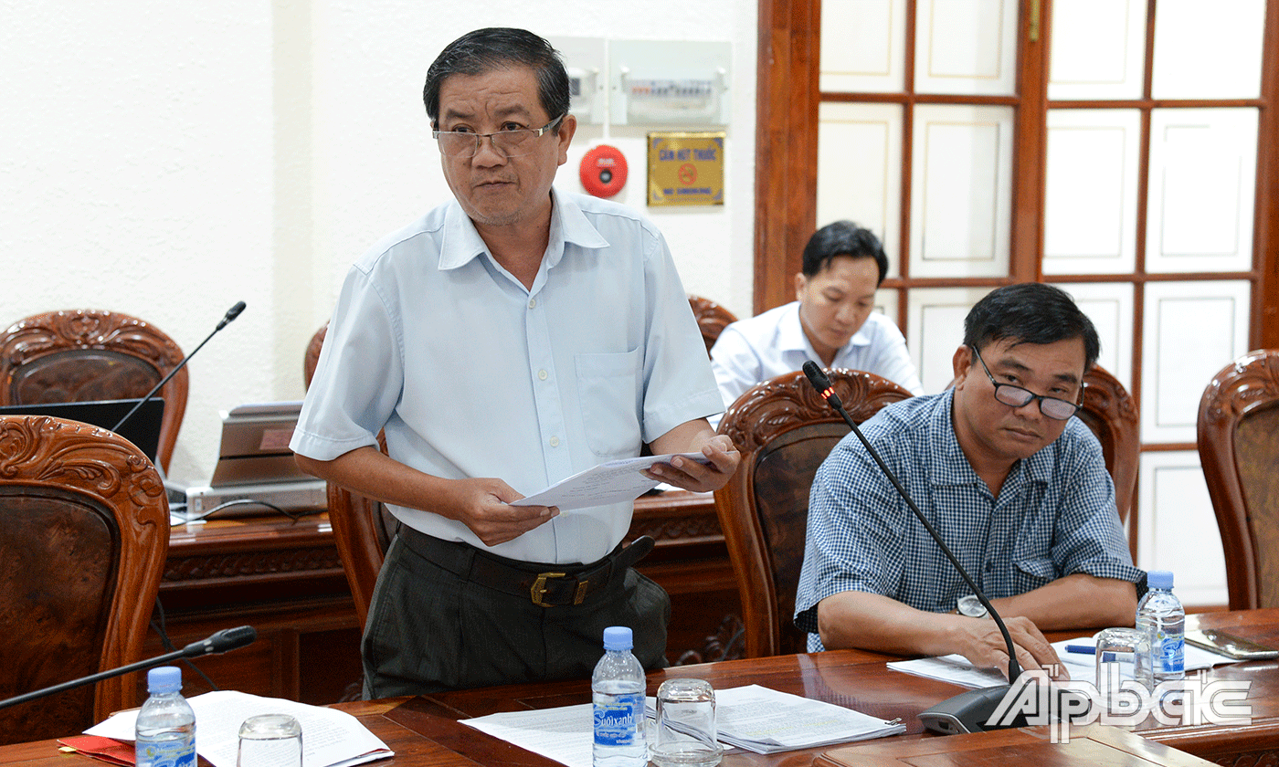 Đại diện lãnh đạo Sở Tài nguyên và Môi trường phát biểu ý kiến.