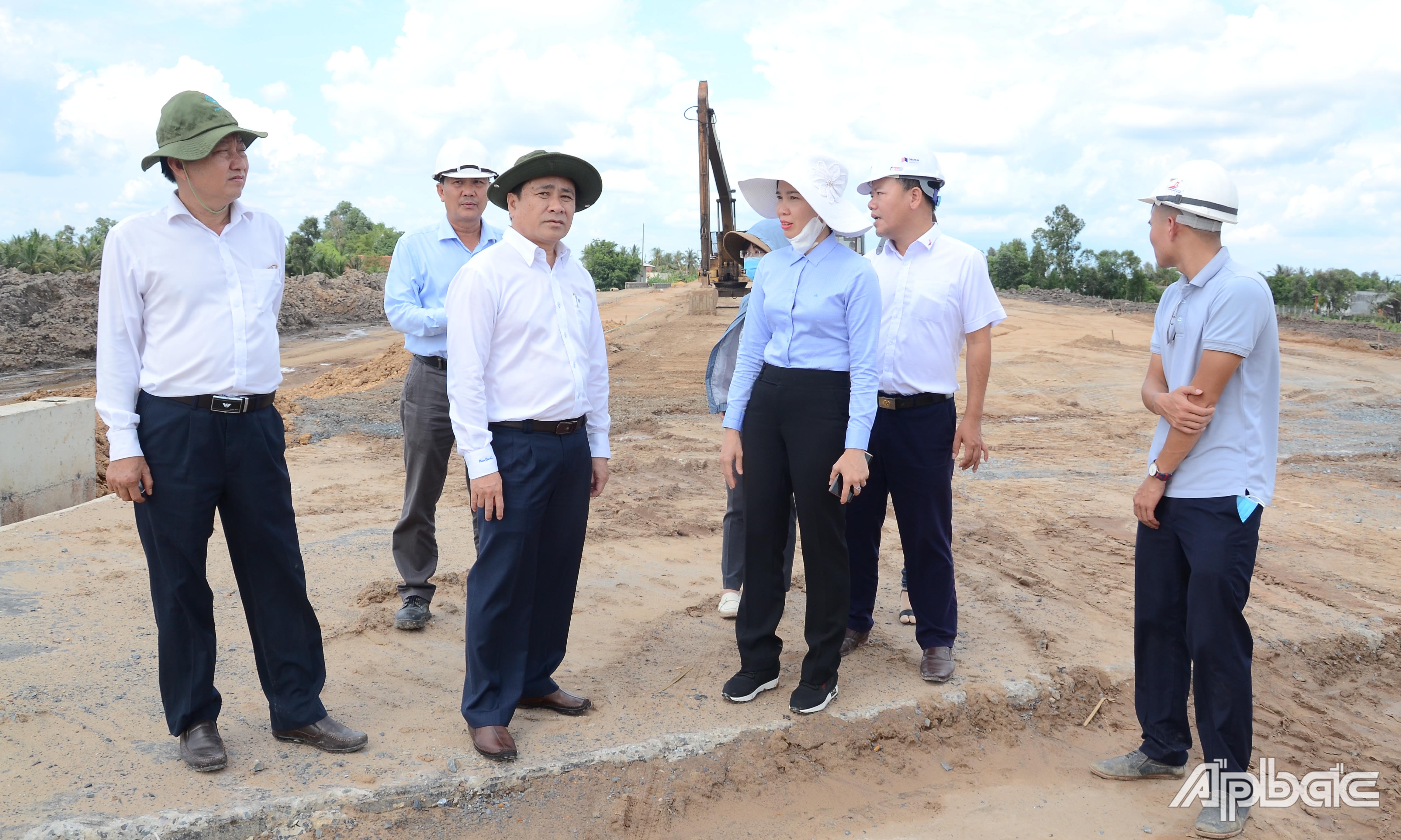 Đồng chí Trần Văn Dũng kiểm tra thực tế tại gói thầu XL09.