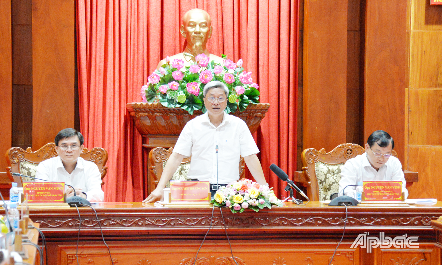 Thứ trưởng Bộ Y tế Nguyễn Trường Sơn đánh giá cao nỗ lực của Tiền Giang trong thực hiện các giải pháp phòng chống Covid-19
