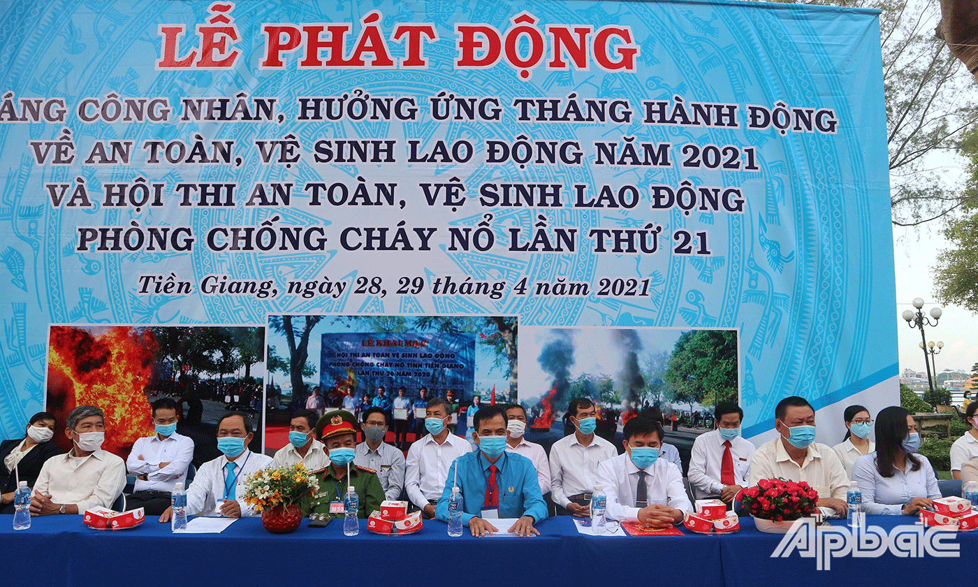 Đại biểu tham dự lễ phát động