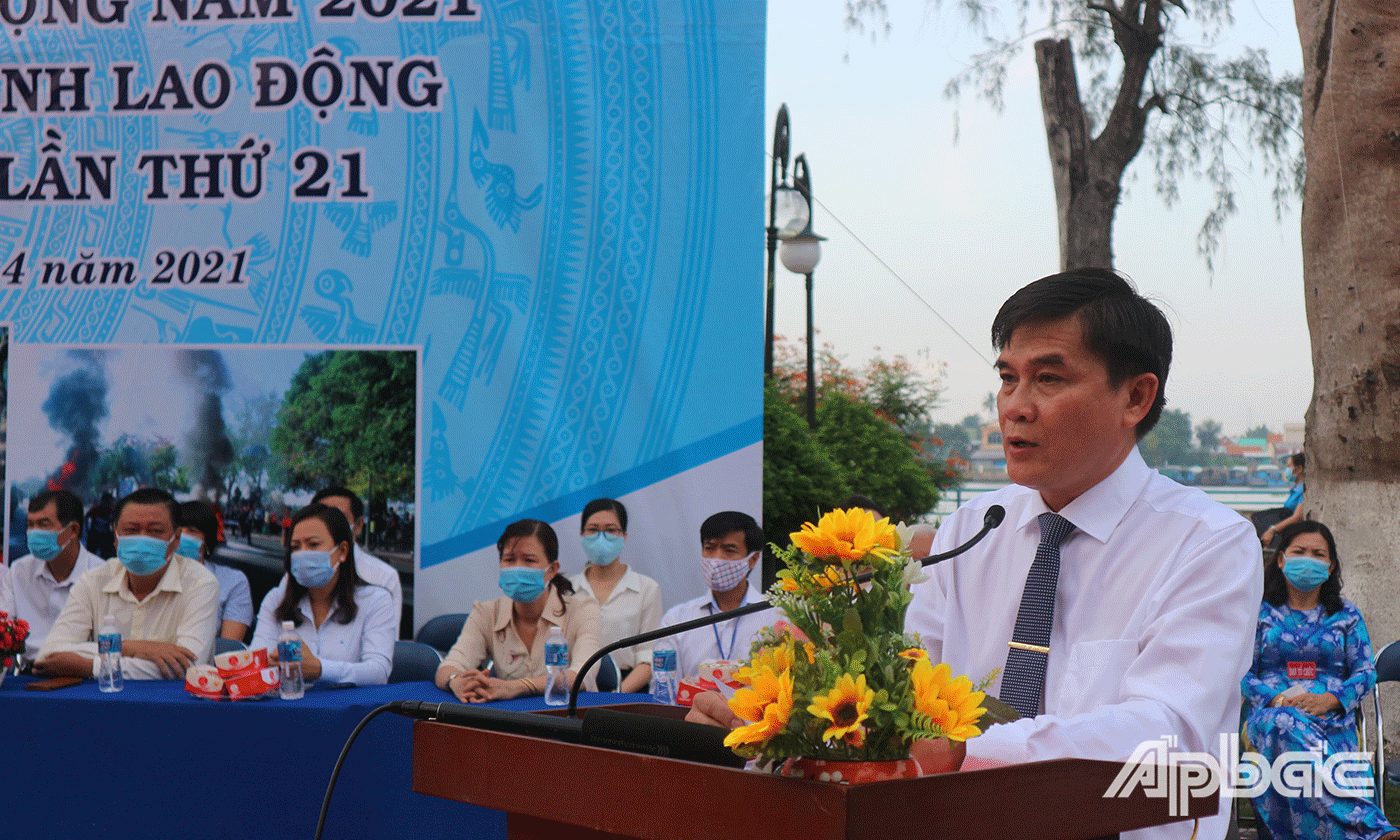 Đồng chí Nguyễn Văn Mười, Phó Chủ tịch UBND tỉnh, Trưởng Ban Chỉ đạo Tháng hành động về ATVSLĐ 