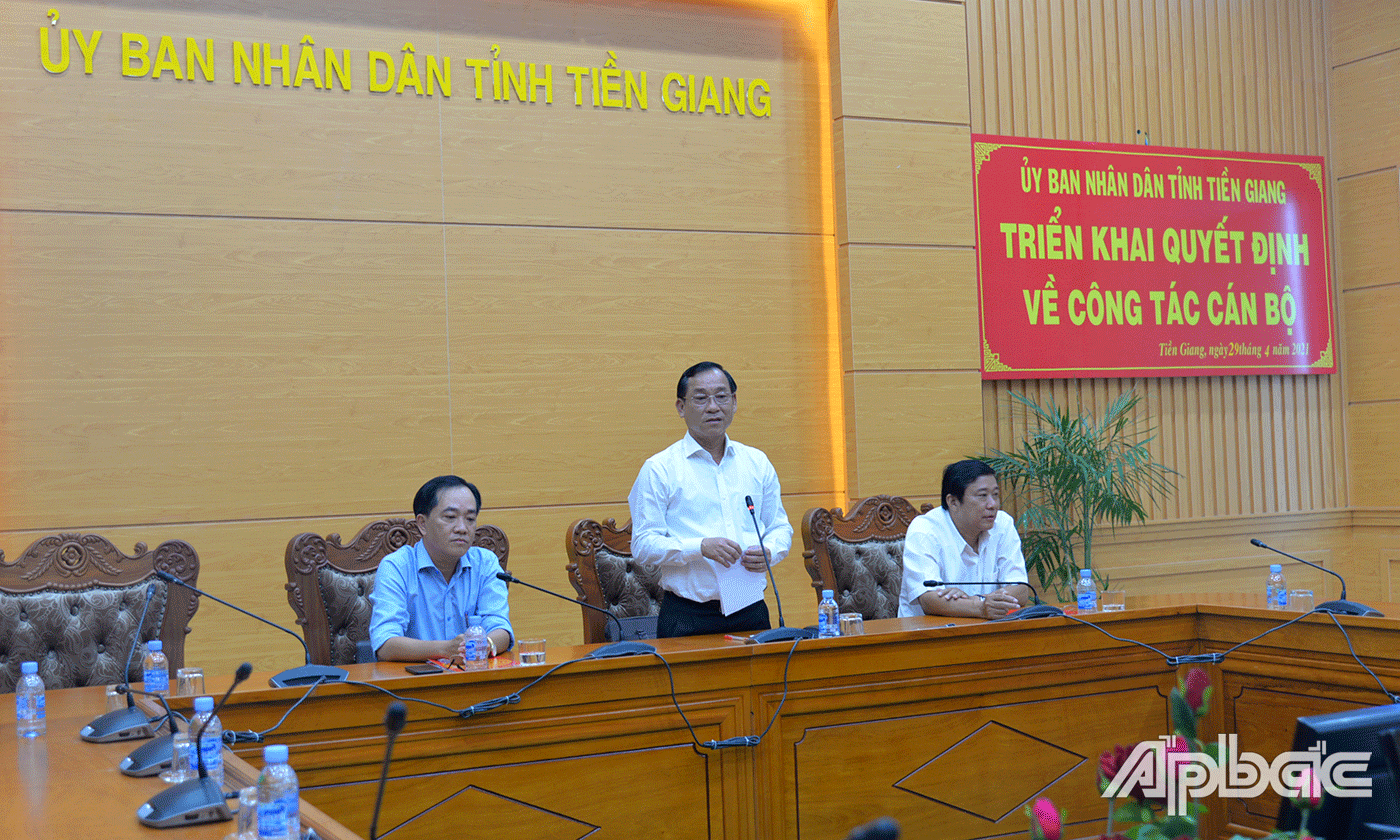 Chủ tịch UBND tỉnh Nguyễn Văn Vĩnh phát biểu tại lễ công bố quyết định.