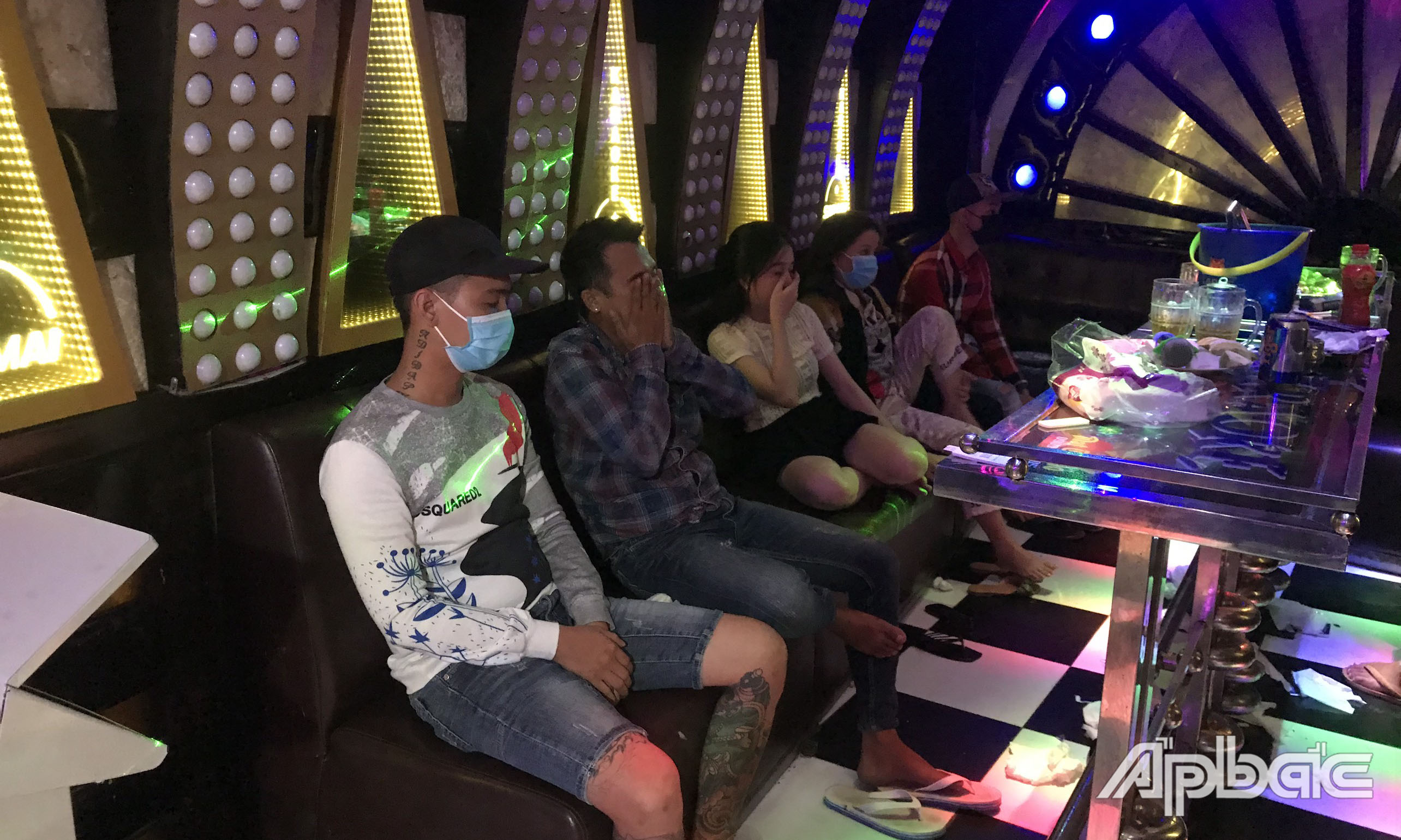 3/6 người dương tính với chất ma túy tại thời điểm kiểm tra.