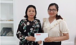 Trao tiền của TGB và Vietcombank Tân Định tài trợ xây dựng nhà cho bà Anh