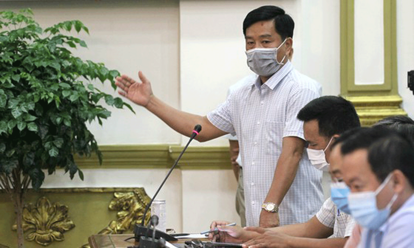 Ông Nguyễn Hữu Hoài Phú, Chủ tịch UBND huyện Củ Chi phát biểu tại cuộc họp. Ảnh: HOÀNG HÙNG
