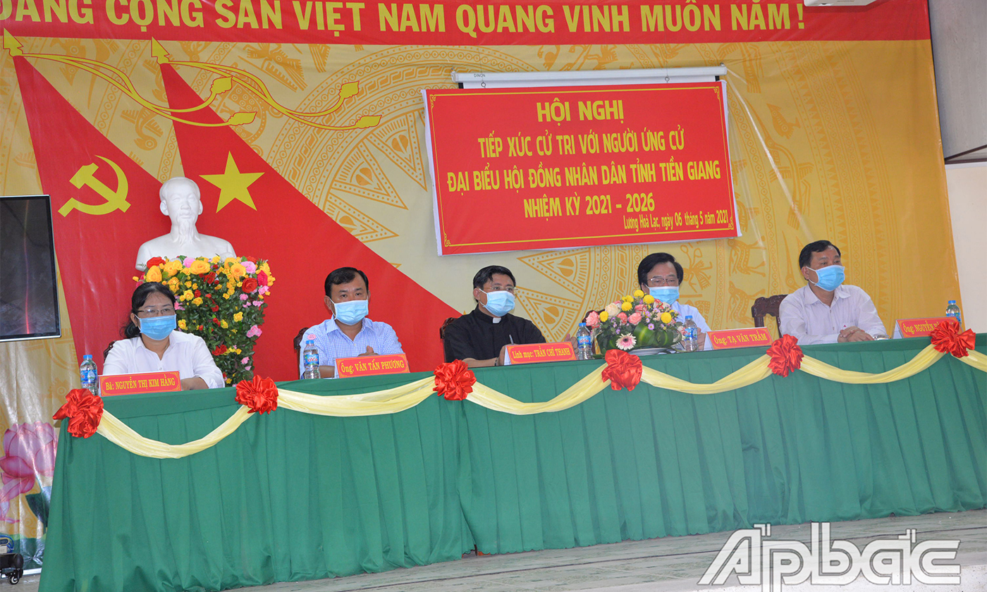 Quang cảnh buổi tiếp xúc cử tri của 5 ứng cử viên HĐND tỉnh Tiền Giang, đơn vị bầu cử số 15
