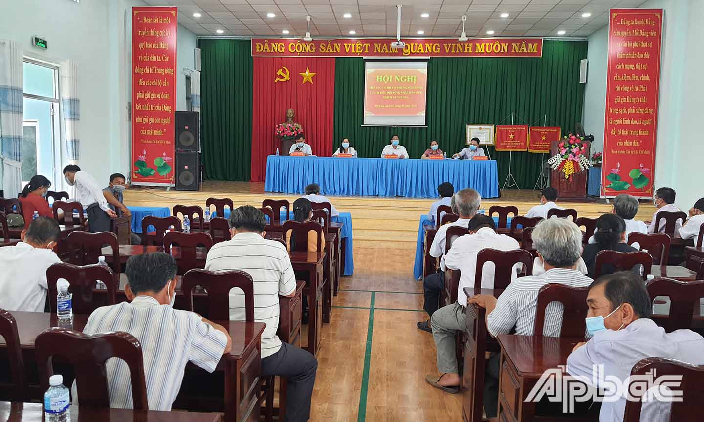 Các đại biểu tham dự buổi tiếp xúc.