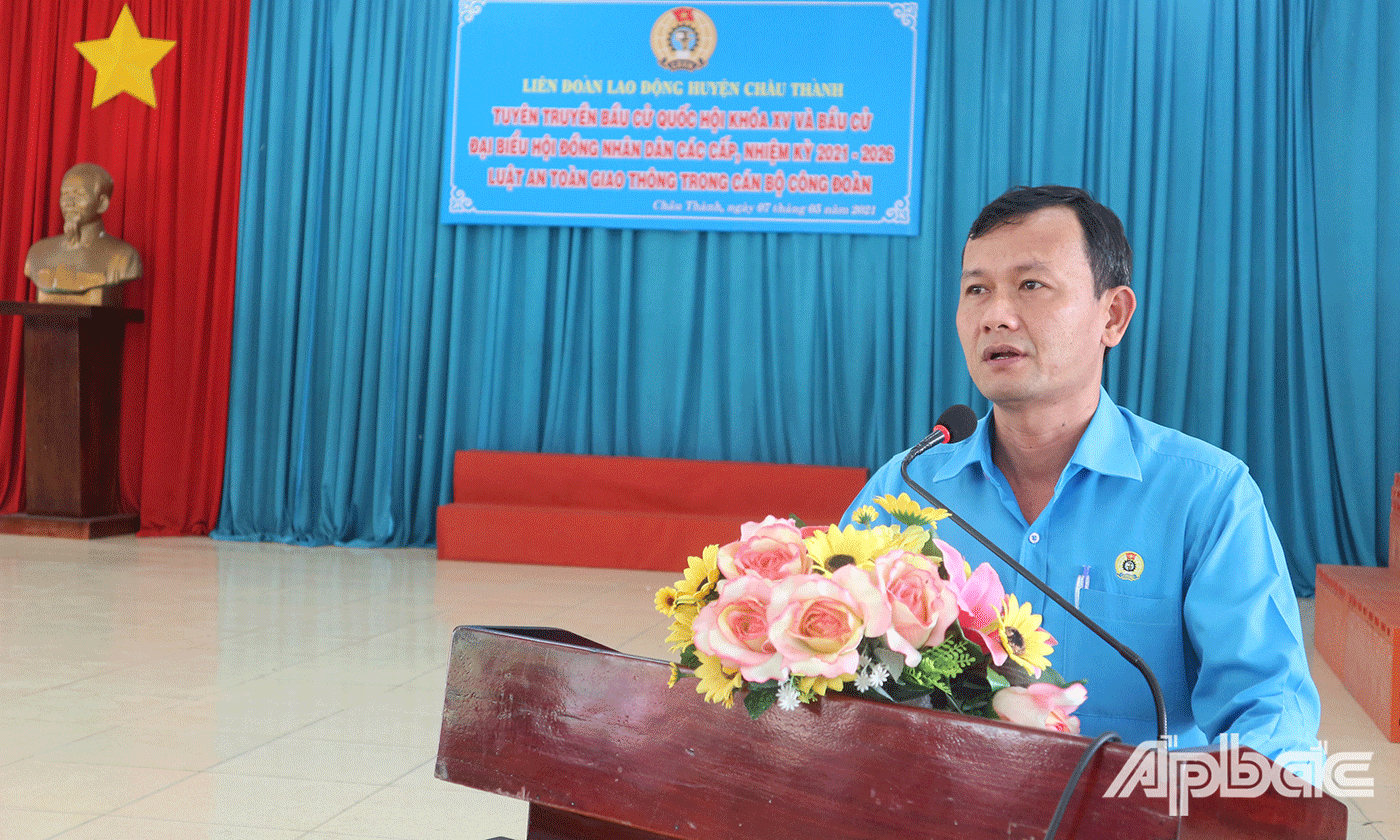 Đồng chí Hoàng Khắc Tinh Phó Chủ tịch LĐLĐ tỉnh Tiền Giang là 1 trong 14 đại biểu ứng cử Quốc hội khóa XV. Thuộc đơn vị bầu cử số 2, tại TP. Mỹ Tho, huyện Châu Thành, huyện Tân Phước phát biểu tại hội nghị