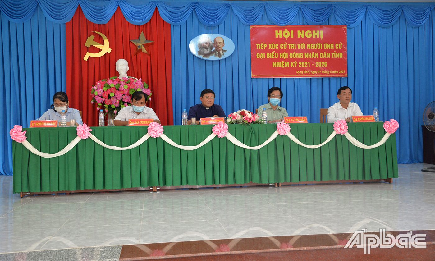 ứng cử viên HĐND tỉnh Tiền Giang, đơn vị bầu cử số 15 lắng nghe ý kiến cử tri tại buổi tiếp xúc
