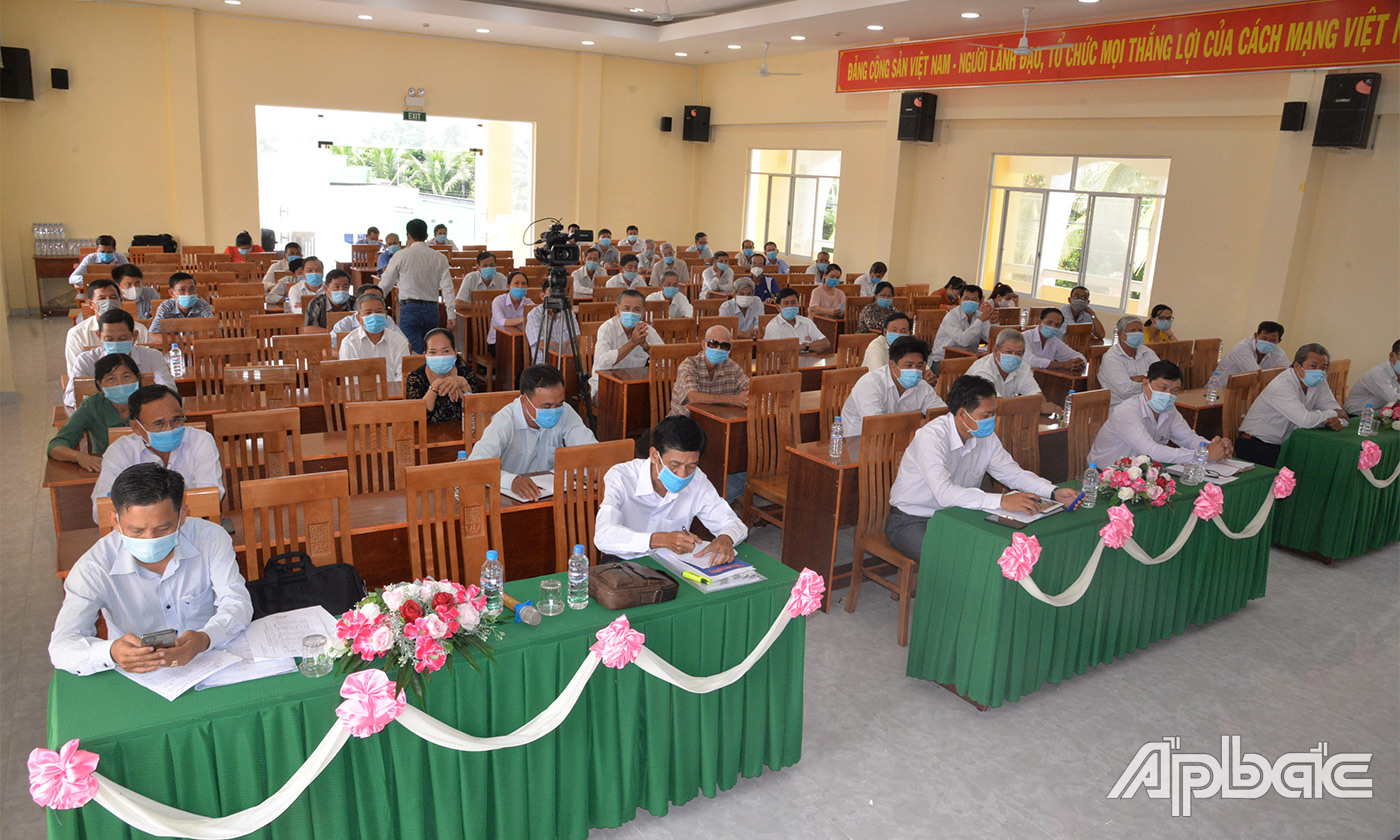 Quang cảnh buổi tiếp xúc