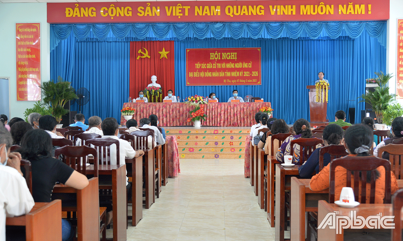 Quang cảnh tại buổi tiếp xúc cử tri đơn vị bầu cử số 13.