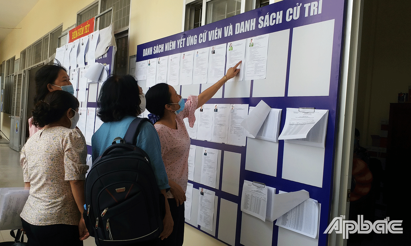 Danh  sách ƯCV được niêm yết công khai tại các địa phương, đơn vị bầu cử. 
