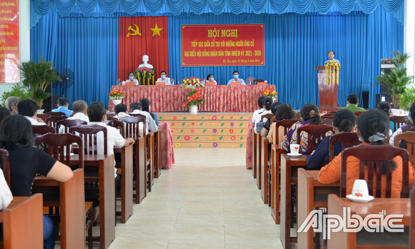 Ứng cử viên đại biểu HĐND tỉnh nhiệm kỳ 2021 - 2026 trình bày chương trình hành động trước cử tri. 