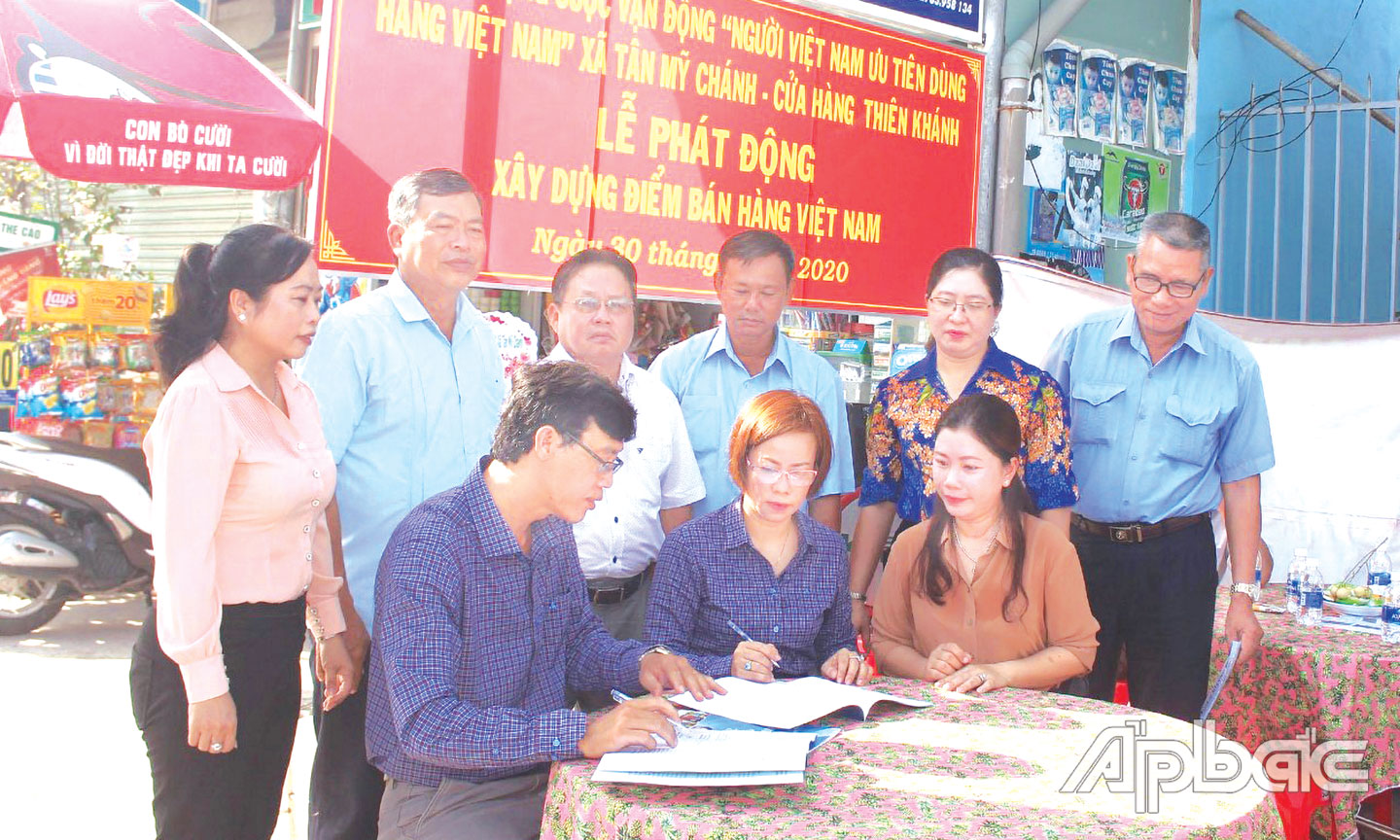  Thực hiện Cuộc vận động “Người Việt Nam ưu tiên dùng hàng Việt Nam”, TP. Mỹ Tho ra mắt “Điểm bán hàng Việt” tại xã Tân Mỹ Chánh.